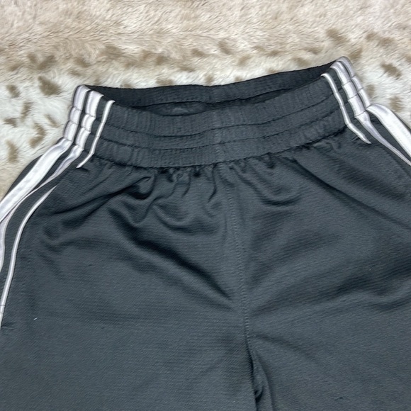 Adidas Boys Shorts Size M - Picture 5 of 7